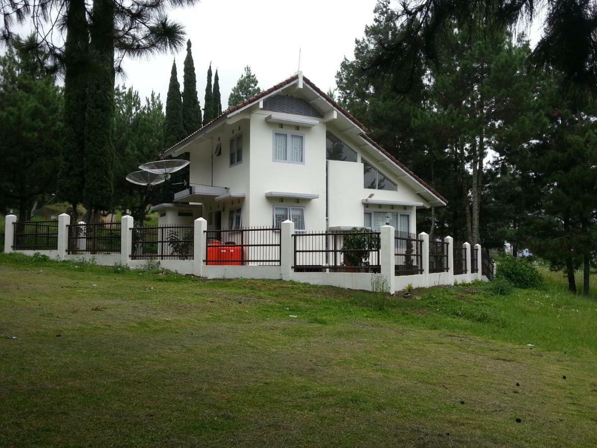 Villa 5Cemara Лембанг Экстерьер фото